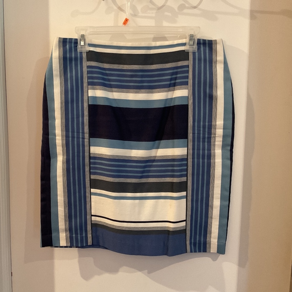 J McLaughlin skirt -so cute!   Size 10. Perfect condition!